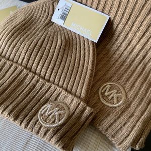 NWT Michael Kors Beanie & Scarf